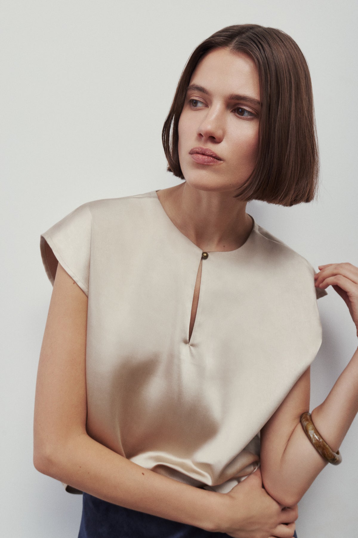 Wina Keyhole Satin Top - Sand